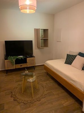 2 habitaciones, escritorio, tabla de planchar con plancha y wifi gratis