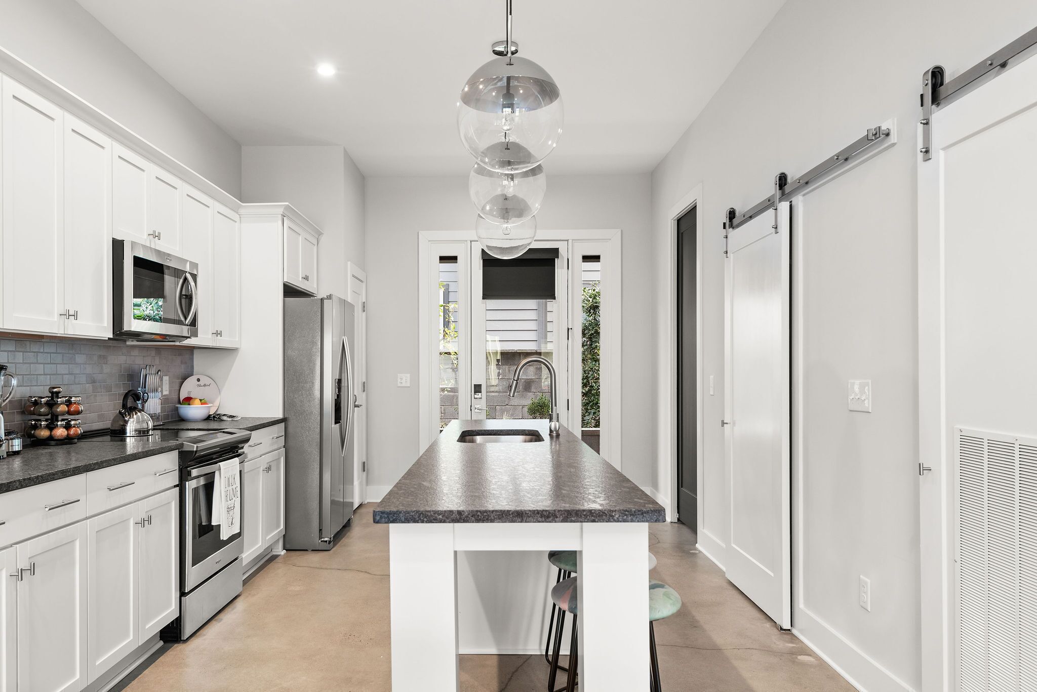 冰箱、微波炉、烤箱、炉灶