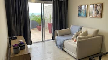 40-inch TV with cable channels