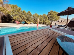 Piscina all'aperto, una piscina riscaldata