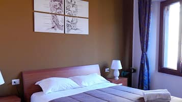 1 bedroom, desk, free WiFi, bed sheets