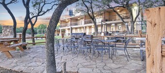 Private Lakeview Resort / Sleeps up to 25 / Pet Friendly