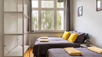 3 habitaciones, tabla de planchar con plancha, wifi y ropa de cama