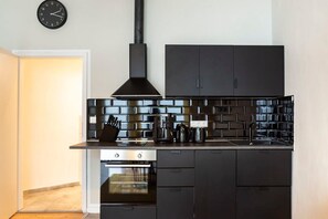 Fridge, oven, stovetop, dishwasher - Kudamm plus AC plus SelfCheckIn (Berlin)