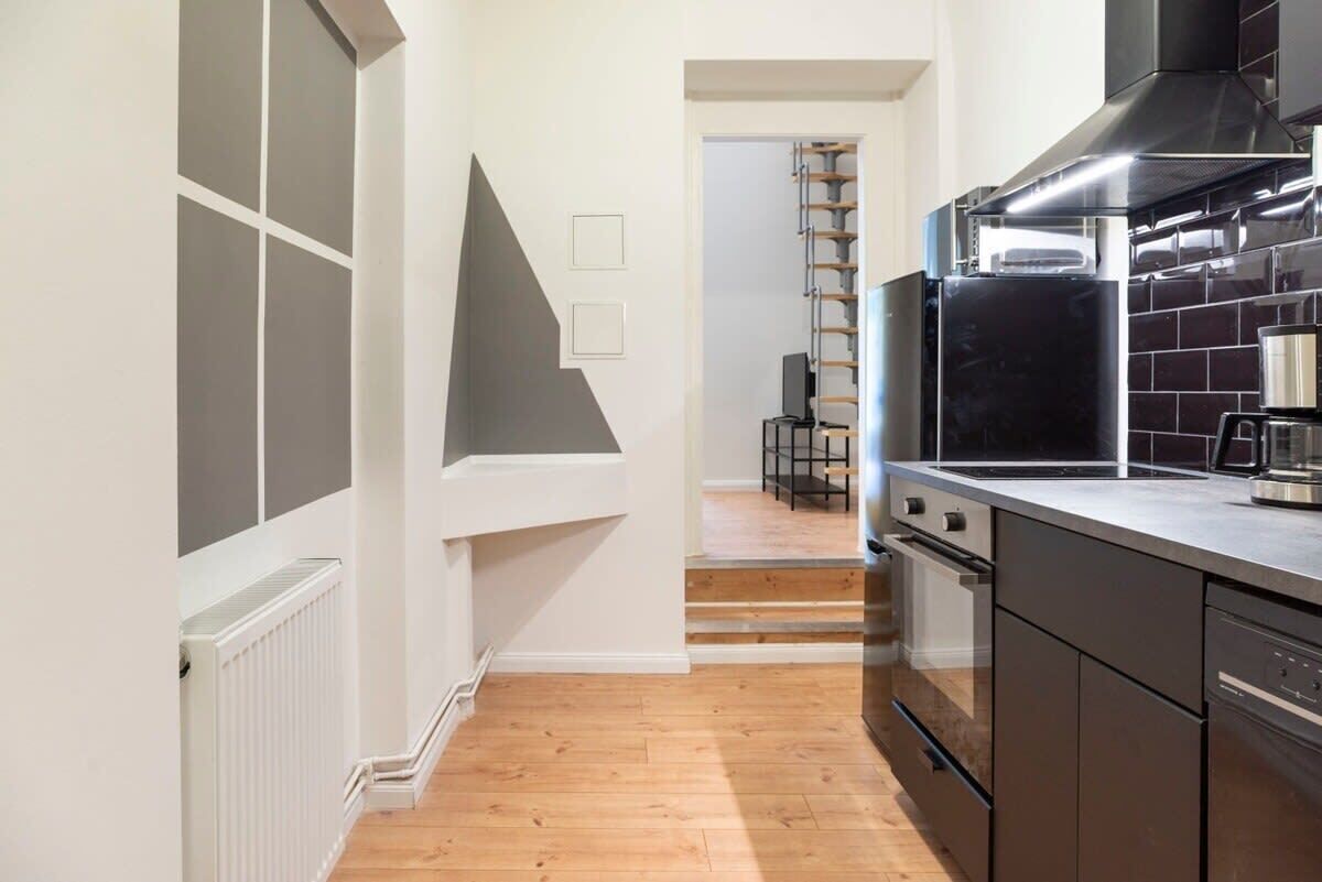 Kühlschrank, Mikrowelle, Herdplatte, Geschirrspüler