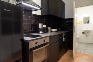 Fridge, microwave, stovetop, dishwasher