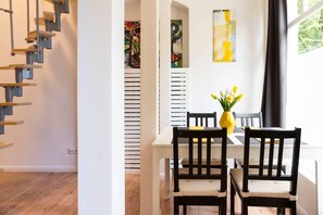 Dining - Geräumiges Studio im Loft-Stil Online Check-In (Berlin)