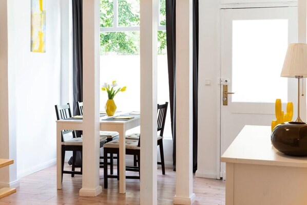 Dining - Geräumiges Studio im Loft-Stil Online Check-In (Berlin)