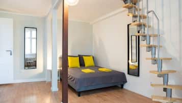 4 bedrooms, iron/ironing board, WiFi, bed sheets