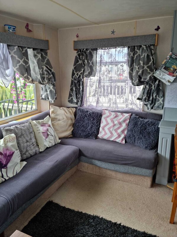 Chalet, Multiple Beds | Living area - Cosy Static Caravan on East Mersea Island (Colchester)