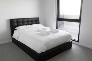 Basic Apartment, Multiple Beds | 2 bedrooms, laptop workspace, iron/ironing board, bed sheets - New Spacious 2 Bedroom With Gorgeous City Views (Northcote)