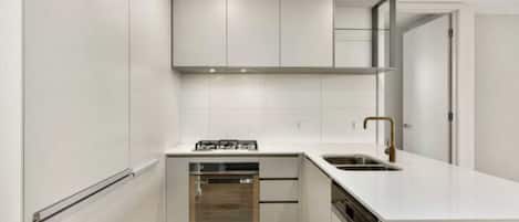 Basic Apartment, Multiple Beds | Private kitchen