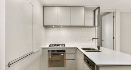 New Spacious 2 Bedroom With Gorgeous City Views