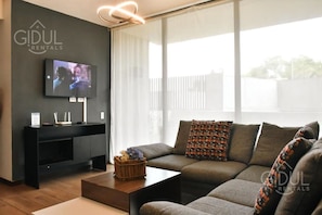 Smart TV - Infinity Pool Apartment (San Salvador)