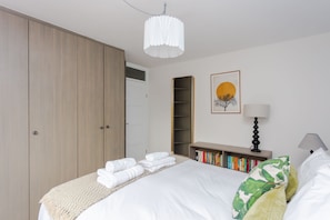Basic Apartment, Multiple Beds