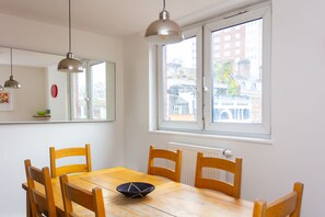 基础公寓, 多张床 | 用餐