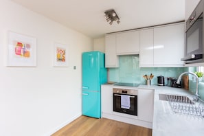 Basic Apartment, Multiple Beds | Private kitchen