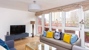 Căn hộ cơ bản, nhiều giường | Khu phòng khách | TV