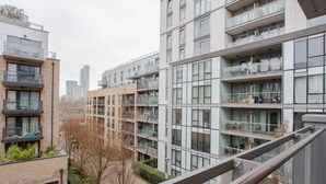 Unclassified image, 2 of 26, button - Spacious 2 Bedroom Apartment Near Canary Wharf (London)