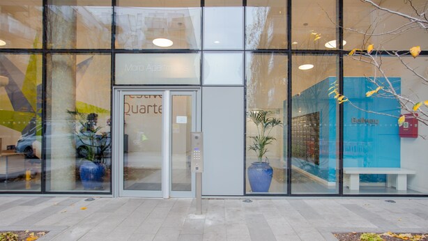 Unclassified image, 1 of 26, button - Spacious 2 Bedroom Apartment Near Canary Wharf (London)
