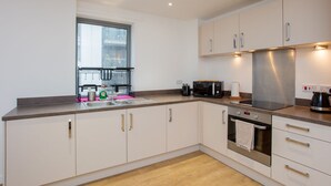 Unclassified image, 5 of 26, button - Spacious 2 Bedroom Apartment Near Canary Wharf (London)