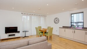 Unclassified image, 3 of 26, button - Spacious 2 Bedroom Apartment Near Canary Wharf (London)
