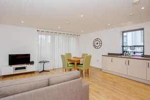 Basic Apartment, Multiple Beds | Living room | TV - Spacious 2 Bedroom Apartment Near Canary Wharf (London)