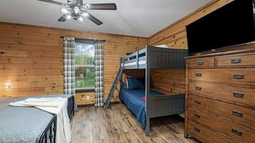 4 slaapkamers, een strijkplank/strijkijzer, gratis wifi, beddengoed