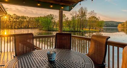 Views! Lakefront Hot Tub, Kayaks, Firepit, & Pool! Disc Golf, Park, & Playground