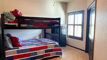 3 bedrooms, desk, iron/ironing board, free WiFi