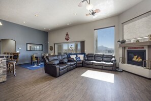 Smart TV, fireplace, stereo, computer monitors