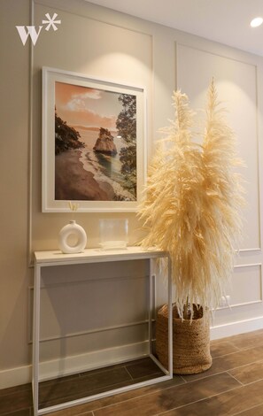 公寓, 2 间卧室 (502) | 起居区 | 智能电视