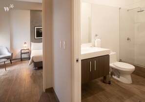 Apartment, 2 Schlafzimmer (203) | Badezimmer | Dusche, Handtücher