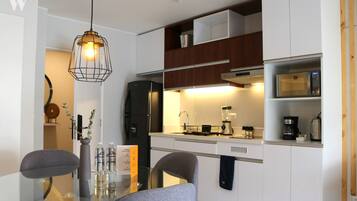 Departamento, 2 habitaciones (601) | Cocina privada | Refrigerador, microondas, batidora y utensilios de cocina