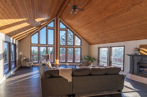 Smart TV, fireplace - A-Frame in the Pines! Now Sleeps 12! (Goldendale)