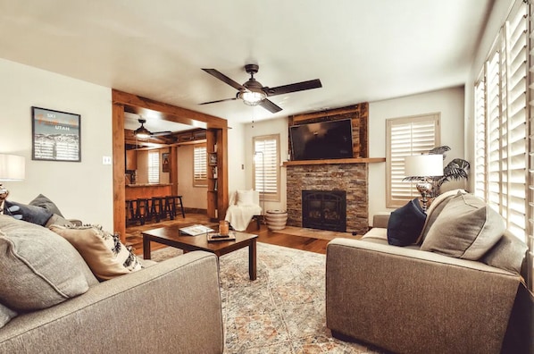 Smart-tv en een open haard