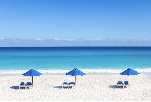 Luxury Villa at the feet of the sea In Cancun