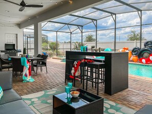 Outdoor dining - Magical Theme Rooms, Water Park, Arcade, Sleep 18! 15 mins to Disney (Kissimmee)