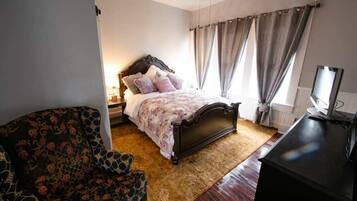 2 bedrooms, iron/ironing board, WiFi (free), bed sheets