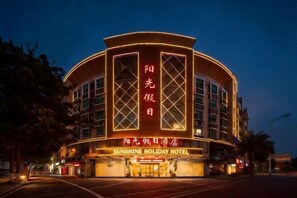 Exterior - Sunny Holiday Hotel (Shishi)