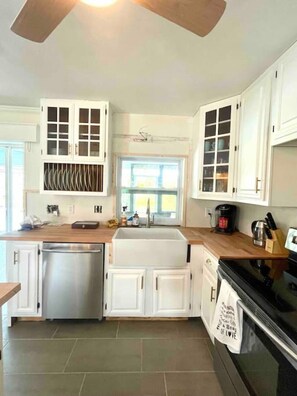 Fridge, microwave, oven, stovetop - Beautiful private getaway in Bonita Springs (Bonita Springs)