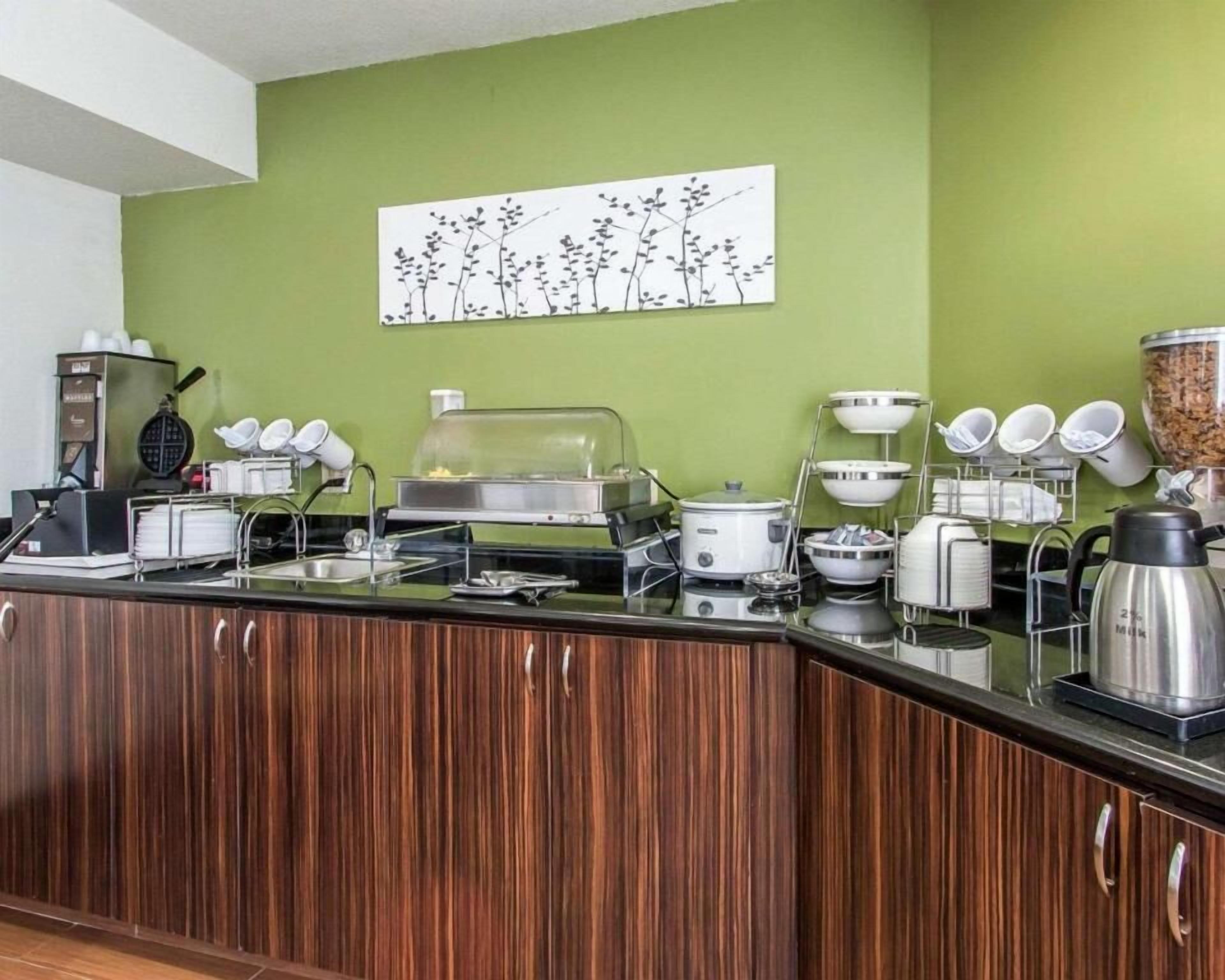 free daily continental breakfast