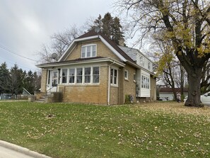 Exterior - Quiet townhouse close to everything.  (Mequon)