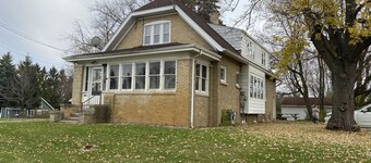 Quiet townhouse close to everything.