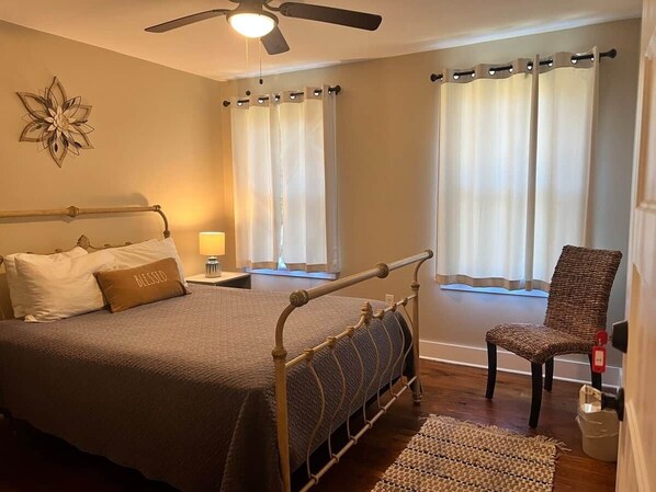 3 bedrooms, desk, iron/ironing board, WiFi