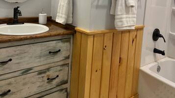 Combined shower/tub, hair dryer, soap, shampoo