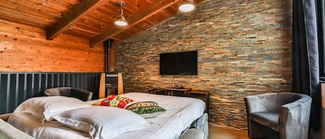4 quartos, escrivaninha, ferros/tábuas de passar roupa, Wi-Fi