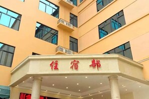 المنشأة من الخارج