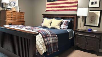 2 Schlafzimmer, Schreibtisch, Bügeleisen/Bügelbrett, kostenloses WLAN