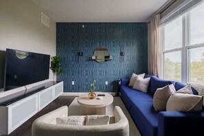 Een televisie en een kantoor